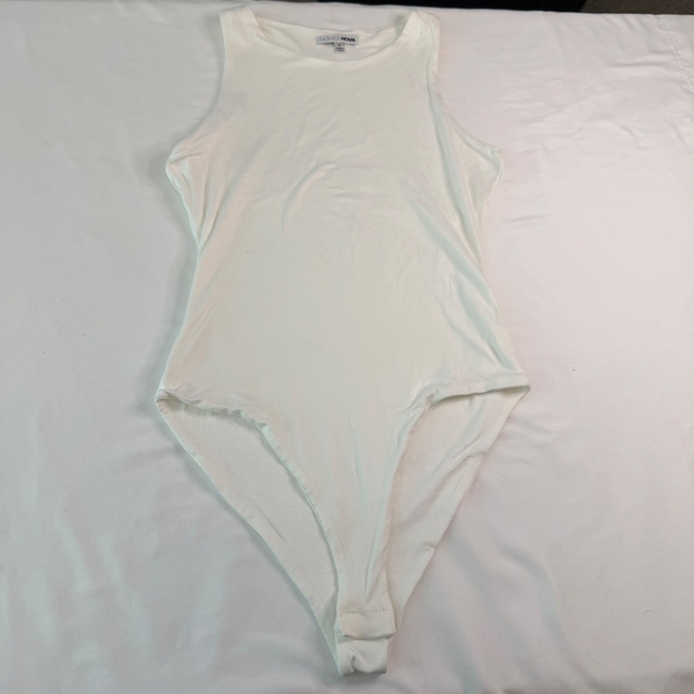 Fashion Nova Womens White Sleeveless Crew Neck Bodysuit JK49483 Size S